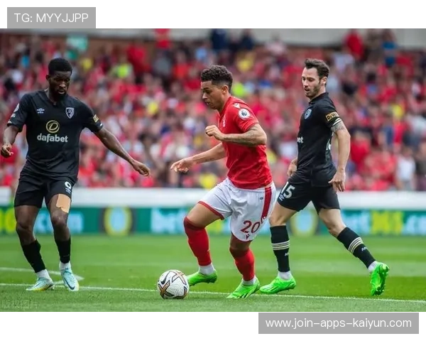 纽卡斯尔通过高空优势持续压住扎根,展现强大攻防实力 纽卡斯尔通过高空优势持续压住扎根,展现强大攻防实力